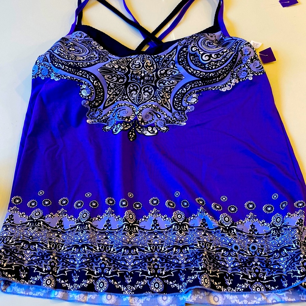 Athleta tankini bra top fully lined and adjustable. Never worn.